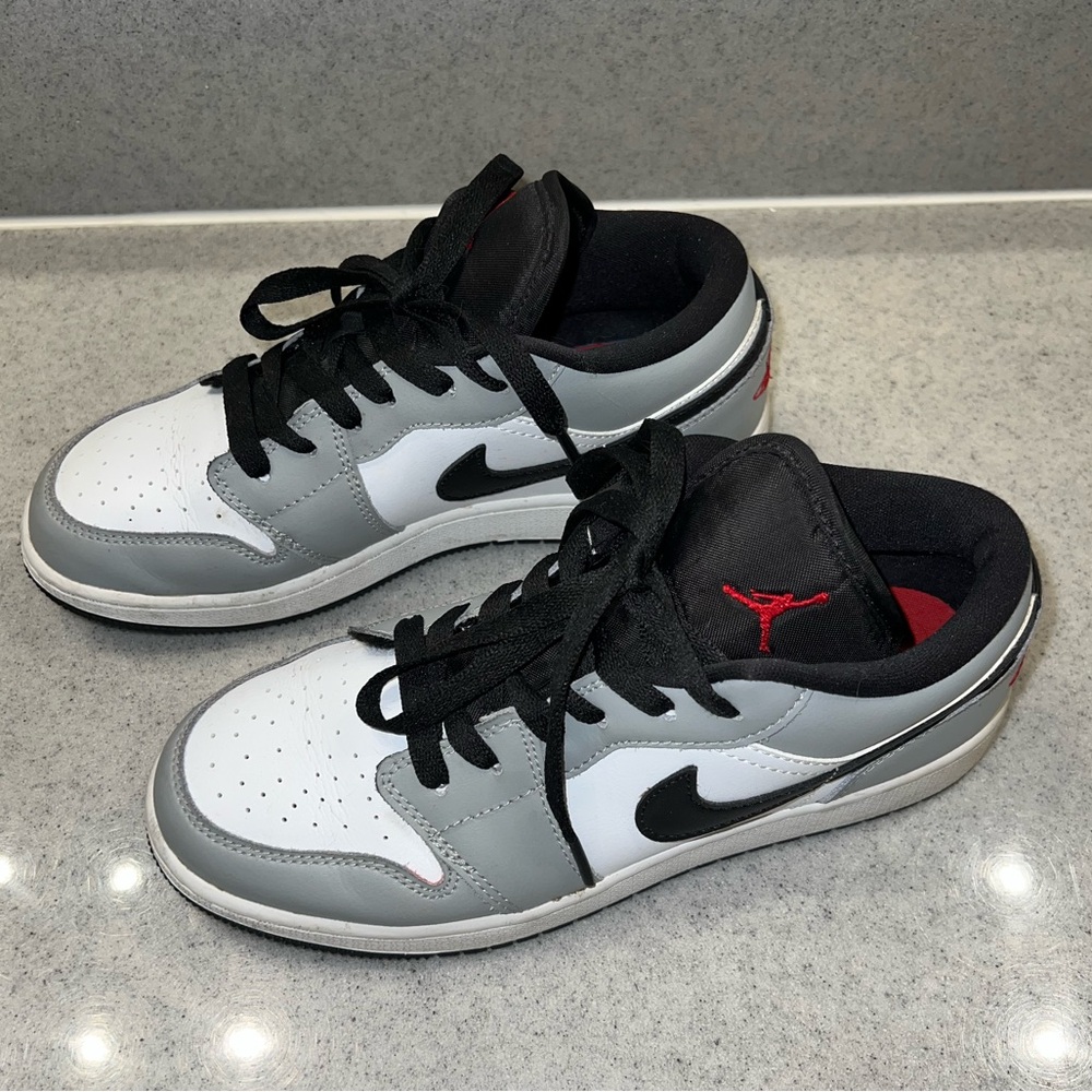 ✨ Jordan | Air Jordan 1 Low GS Light Smoke Grey Size 7.5W 6M | Like New